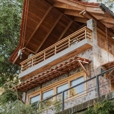 Casa Floresta Luxury Lakefront Retreat-3