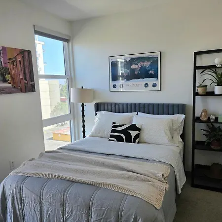 1-Bed Apartment Walk To Petco Park, Gazlamp, Convention Center Free Parking, Pool, Hot Tub-3