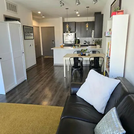 1-Bed Apartment Walk To Petco Park, Gazlamp, Convention Center Free Parking, Pool, Hot Tub-2