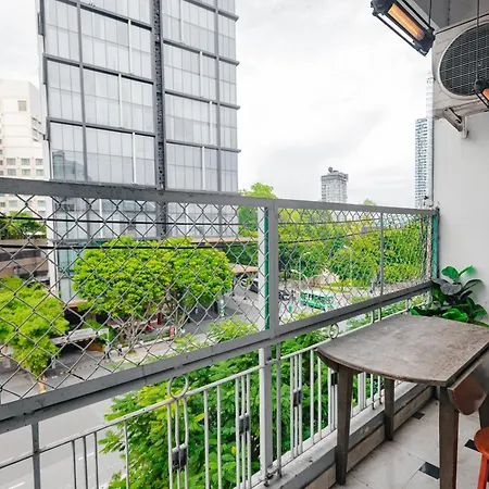 Saigon Hideout New World View - Romantic Stay, Netflix & Bathtub District 1-2