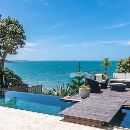 Takapuna Clifftop With Pool And Hot Tub-2