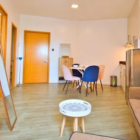 Cozy 1-Br Condo In Antara Residences-2