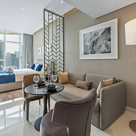 BLVD - Stunning Canal View - 5 Minutes from Burj Khalifa-3