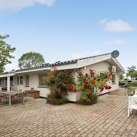 Four-Bedroom Holiday Home In Stroby-2