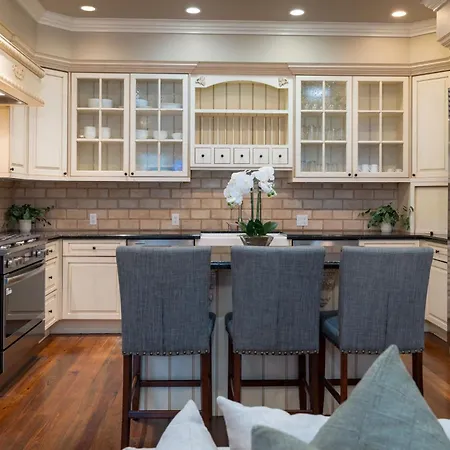 Updated Spacious Home W Ac & Hot Tub Walk To Town!-2