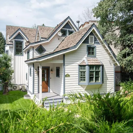 Updated Spacious Home W Ac & Hot Tub Walk To Town!-3