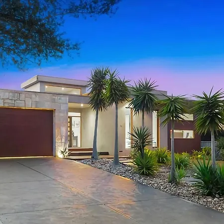 Stunning Home Alfresco Entertainment Jacuzzi-3