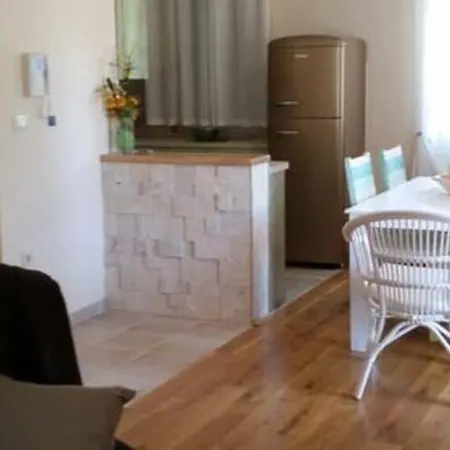 Apartments Villa Rustica St - Two-Bedroom Apartment With Balcony And Shared Pool Prizemlje-3