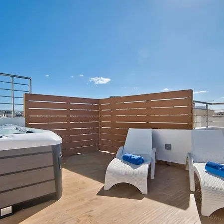 Tower Road Apartments & Penthouse With Heated Jacuzzi-3