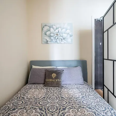 Cozy 1 Bedroom & Den Condo In North York Free Parking-3