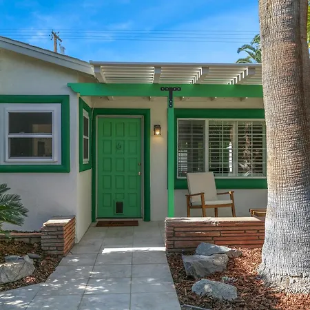 Petite Private Bungalow-3
