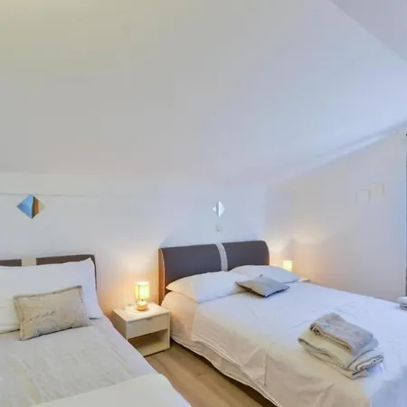 Apartmant Franica With Heated Pool And Jacuzzi-2