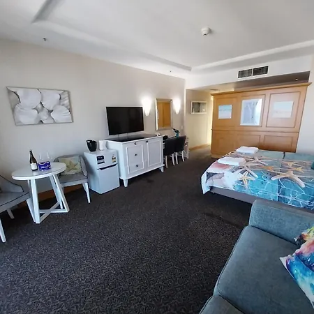 Luxury Privately Owned Ocean View Studio Oaks Gold Tower-3