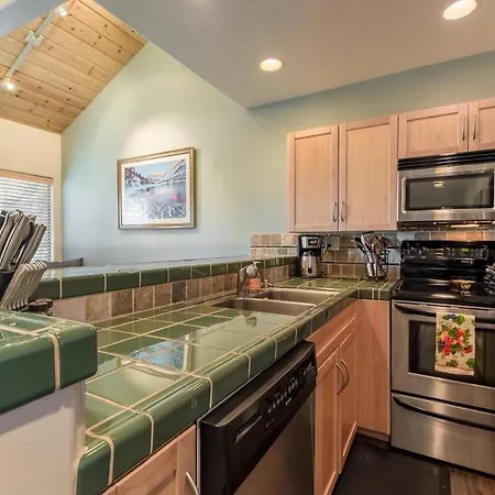 Mammoth Basecamp Condo With Views Near Village With Ac And Fireplace-3