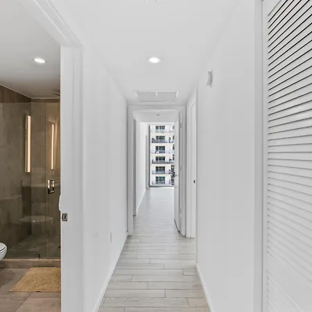 Downtown Miami Luxe Studio Suite-3