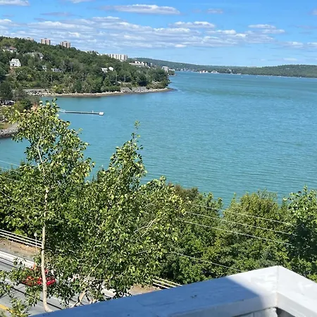 Luxury Retreat With Bay Views Offering Private Bedrooms And Entire Apartment Options-2