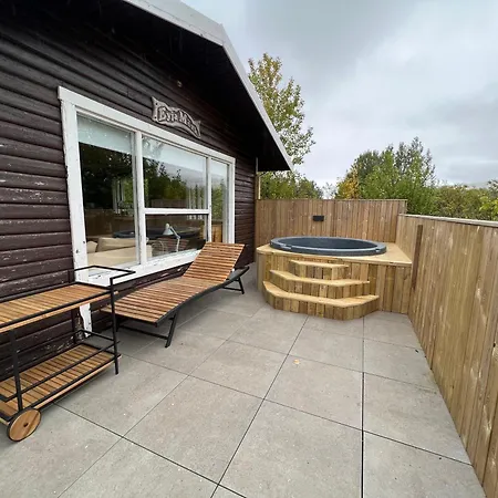 Eyja Mork - Stargazing Igloo With Shared Hot Tub, Bbq And Kitchen - B3-3