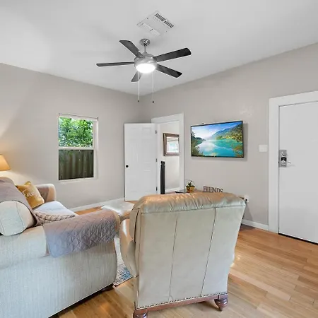 6 Min From River Center Mall And Hospital-3