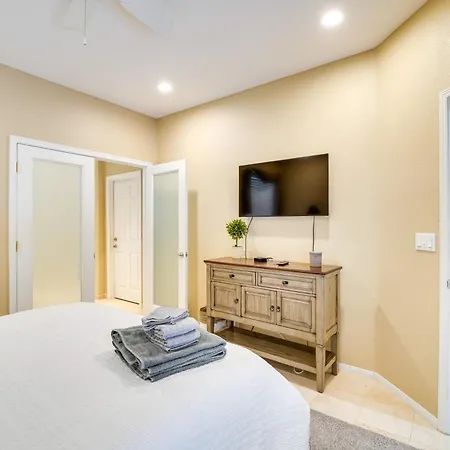 Upscale Henderson Hideaway With Private Patio!-3
