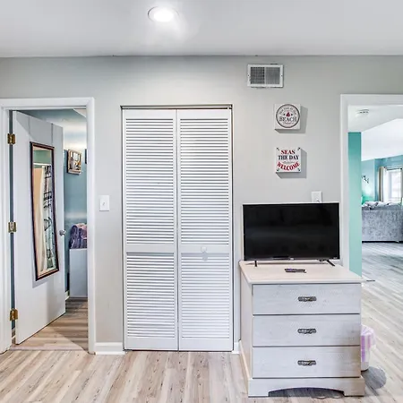 Walk To Ocean Condo With 2 Pools In Myrtle Beach-3