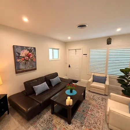 The Pines Hideaway-Wilton Manors-3