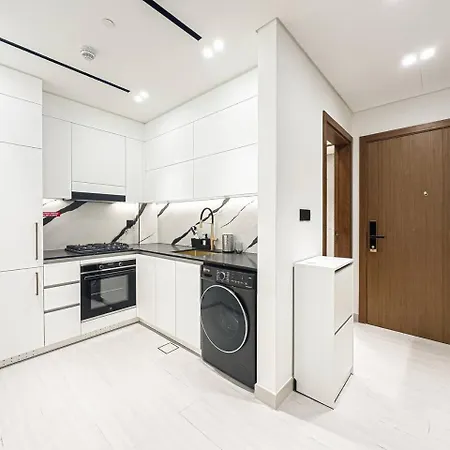 Modern Studio with Private Jacuzzi-3