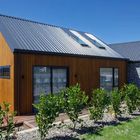 Prowess Lodge Luxury Accommodation With Private Pool And Spa-2
