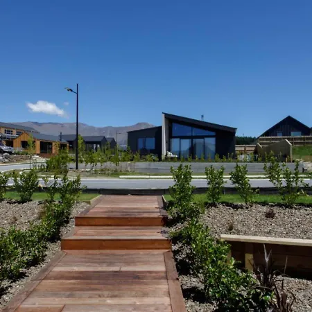 Prowess Lodge Luxury Accommodation With Private Pool And Spa-3