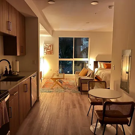 Luxury Hollywood Studio With Pool, Parking, Gym-2