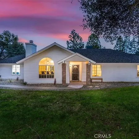 Mountain Retreat! Hot Tub, 4 Bdr, 2 Bth Yosemite, Bass Lake-3