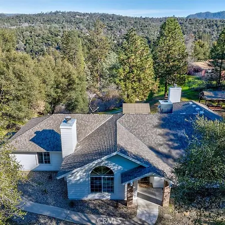 Mountain Retreat! Hot Tub, 4 Bdr, 2 Bth Yosemite, Bass Lake-2