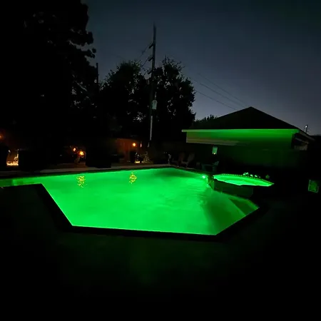 Royce Mini-Mansion With Heated Pool & Spa Houston-3