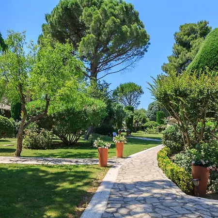 Auberge de Cassagne&Spa-3