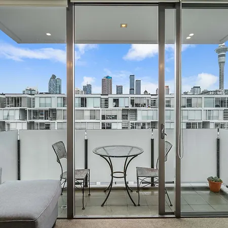 Beautiful 2Br - Pool, Gym & Parking Zodiak Stays-3