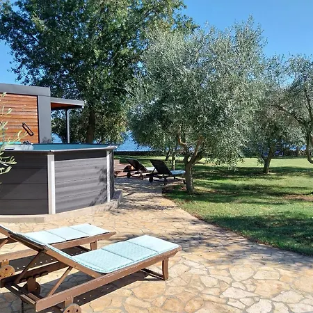 Beach House Ive, Beach House Beta - A Romantic Hideaway In An Olive Grove By The Sea, Fenced Houses With Privacy, Swimming Pool, Jacuzzi And Playground, Pomer-2