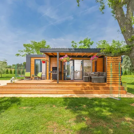 Beach House Ive, Beach House Beta - A Romantic Hideaway In An Olive Grove By The Sea, Fenced Houses With Privacy, Swimming Pool, Jacuzzi And Playground, Pomer-3