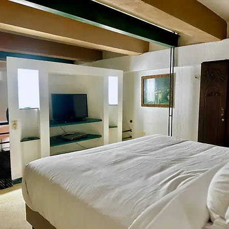 By Calamari Homes - El Porvenir 207 Walled City-3