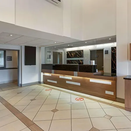 Best Western Plus Burlington Inn&Suites-2