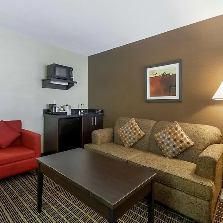 Best Western Plus Burlington Inn&Suites-3