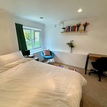 Cosy Queen Room With Ensuite Toilet And Private Bathroom-3
