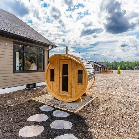 Chic Forest Getaway|Hottub|Sauna|Pooltable|Games-3