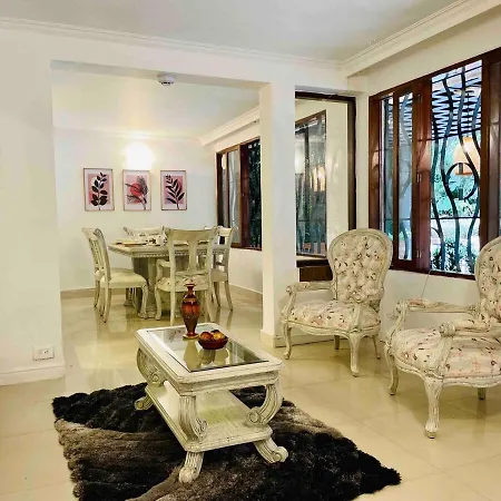 Casa Amsterdam With Jacuzzi In Poblado Medellin-3