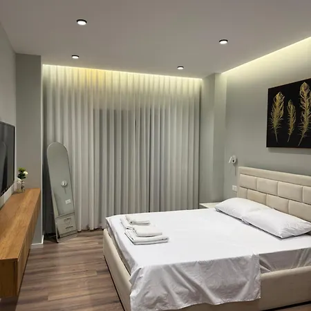 Luxe Aura Apartment-2