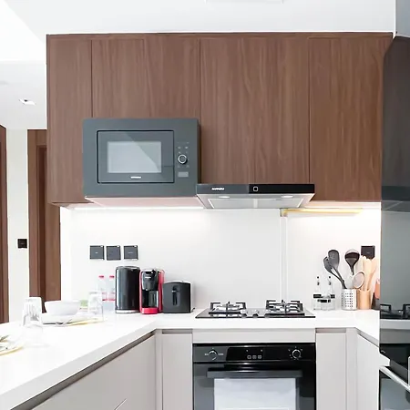 Luxury 1Br Escape, Resort-Style Living In Dubai-2