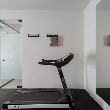 Modern 2Br With Rooftop Jacuzzi & Sauna Access-2