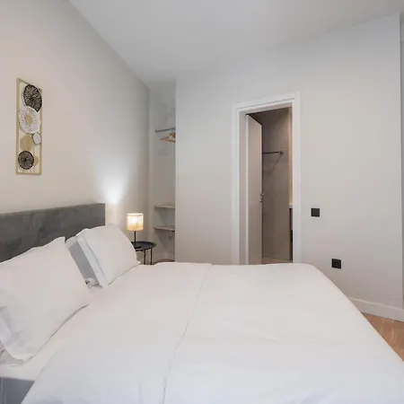 Modern 2Br With Rooftop Jacuzzi & Sauna Access-3