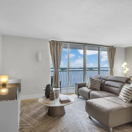 Stunning 3B2B With Ocean And City Views - Free Parking-2