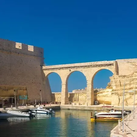 2Br Gozo Escape With Private Tub & Backyard By 360 Estates-2