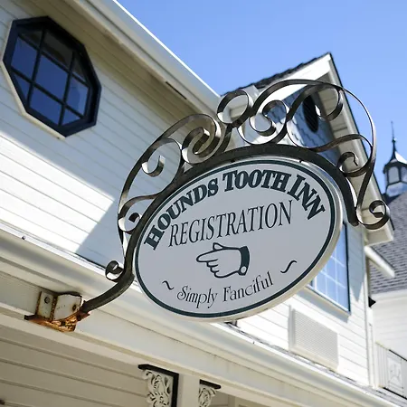 Hounds Tooth Inn-2