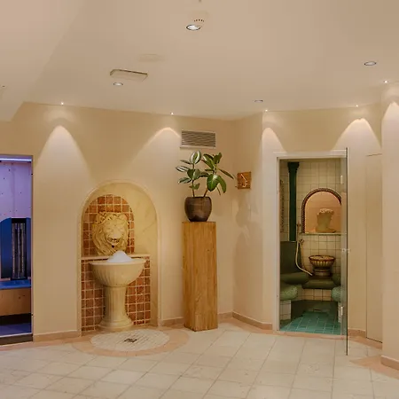 Wellness Refugium & Resort Hotel Alpin Royal - Small Luxury Hotels Of The World-3